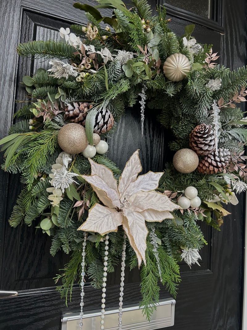 Frosted White Wreath.