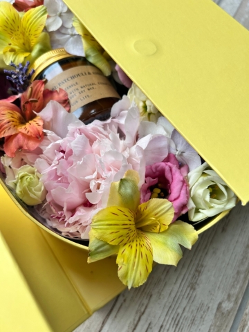 Flower & Candle Gift Box