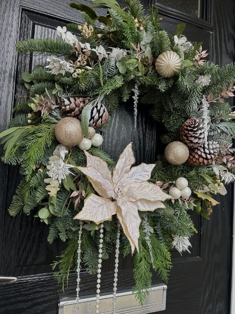 Frosted White Wreath.
