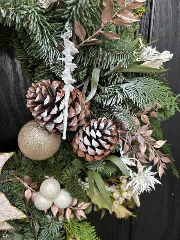 Frosted White Wreath.
